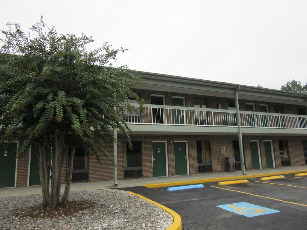 Days Inn By Wyndham Columbia Ne Fort Jackson Экстерьер фото