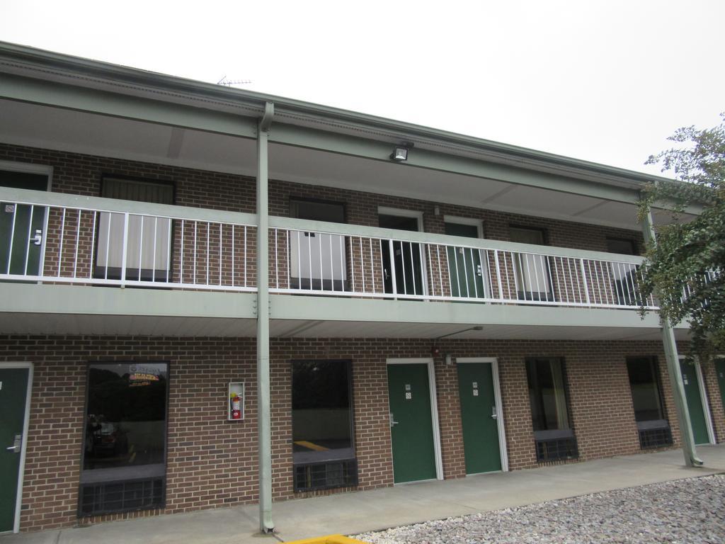 Days Inn By Wyndham Columbia Ne Fort Jackson Экстерьер фото