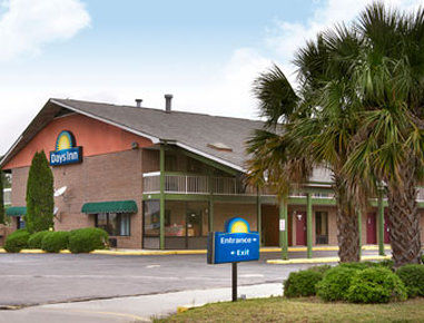 Days Inn By Wyndham Columbia Ne Fort Jackson Экстерьер фото